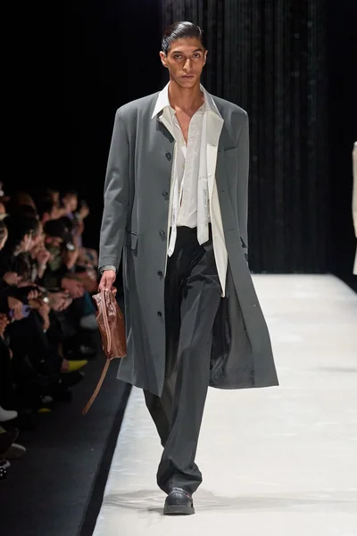 Look 3
